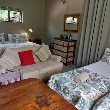 A Little Guesthouse บลูมฟอนเทน ภายนอก รูปภาพ