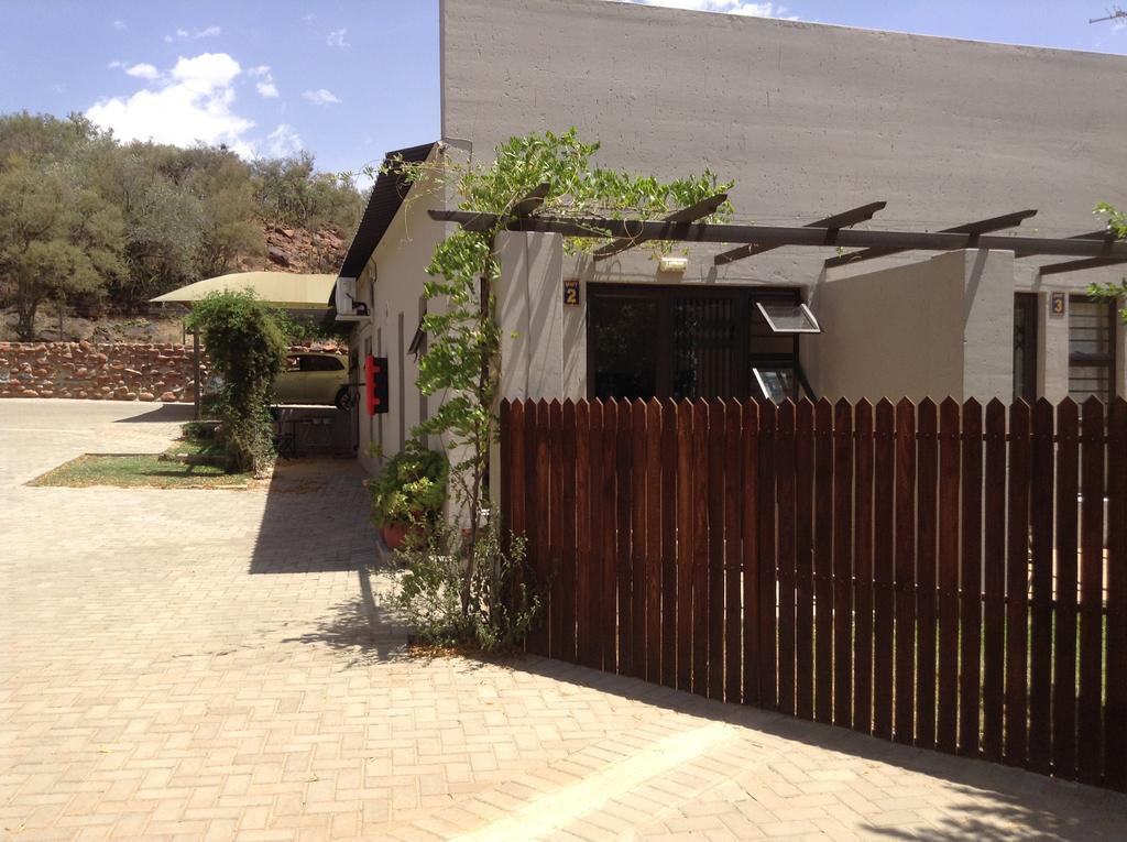 A Little Guesthouse บลูมฟอนเทน ภายนอก รูปภาพ