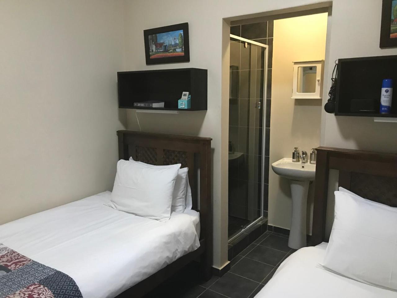 A Little Guesthouse บลูมฟอนเทน ภายนอก รูปภาพ