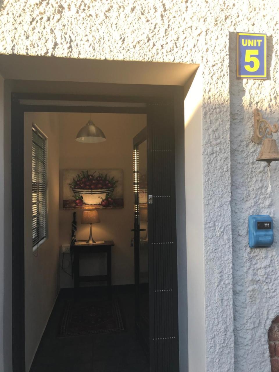 A Little Guesthouse บลูมฟอนเทน ภายนอก รูปภาพ