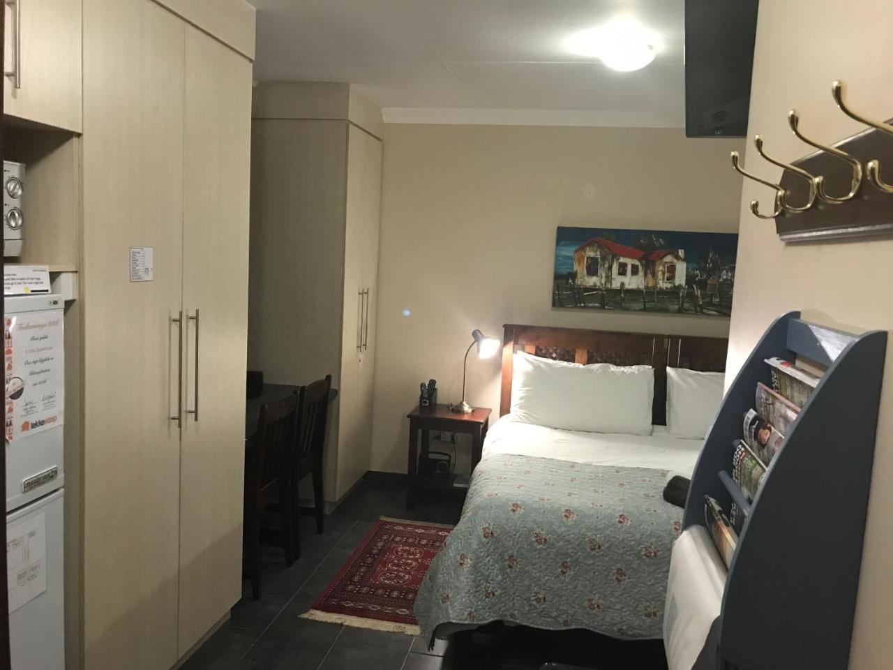 A Little Guesthouse บลูมฟอนเทน ภายนอก รูปภาพ