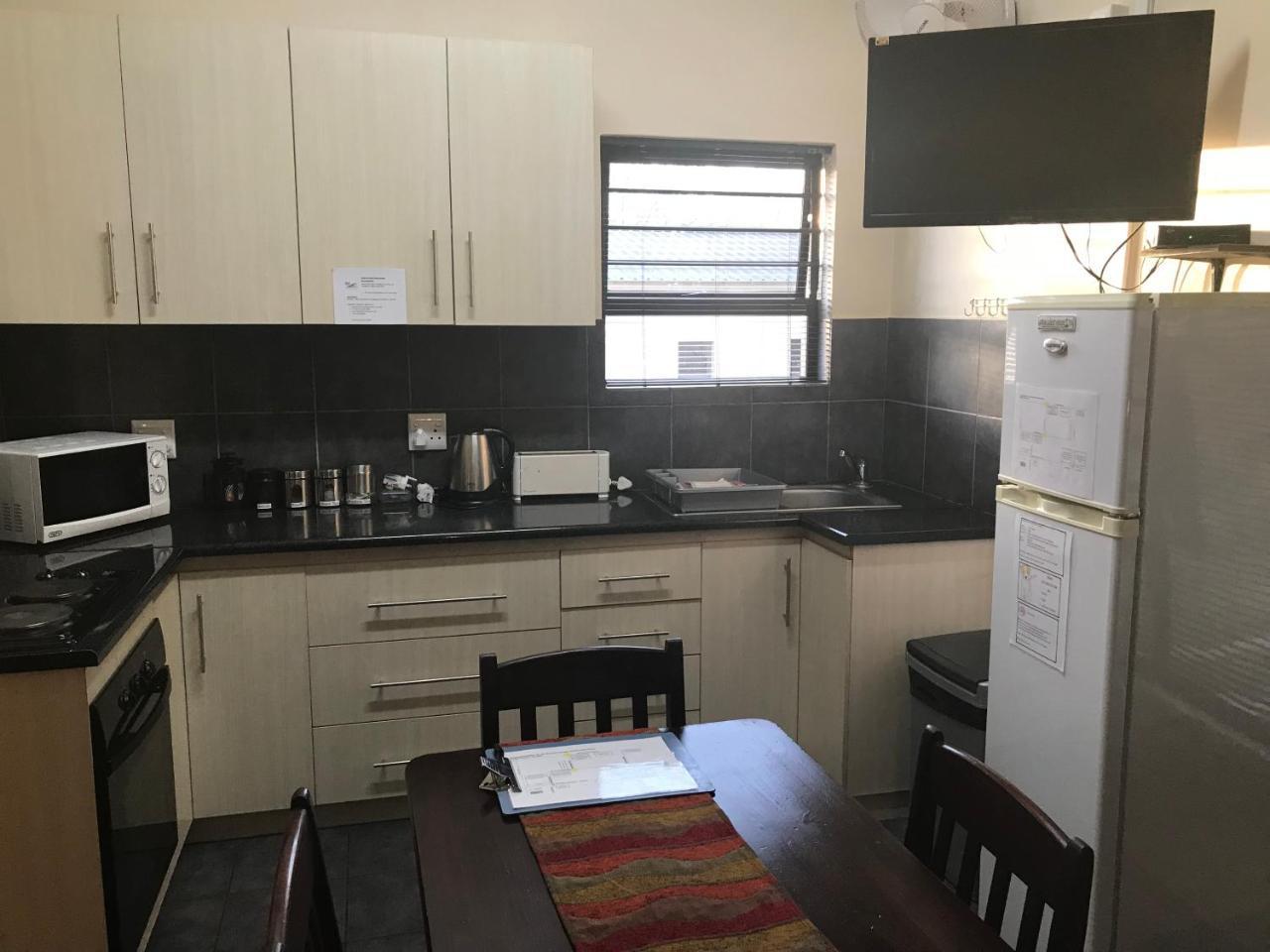 A Little Guesthouse บลูมฟอนเทน ภายนอก รูปภาพ