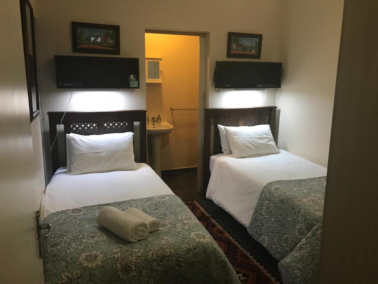 A Little Guesthouse บลูมฟอนเทน ภายนอก รูปภาพ