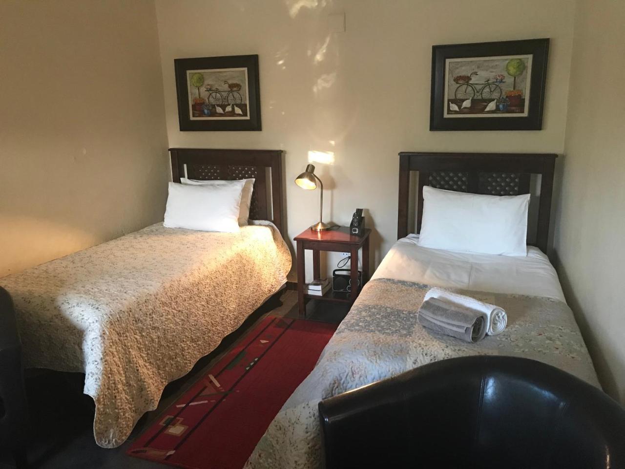 A Little Guesthouse บลูมฟอนเทน ภายนอก รูปภาพ